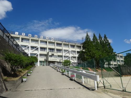 中学校　孔舎衛中学校（中学校）まで1105m