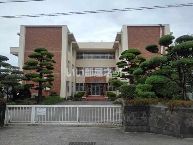 小学校　観音寺市立一ノ谷小学校（小学校）まで747m