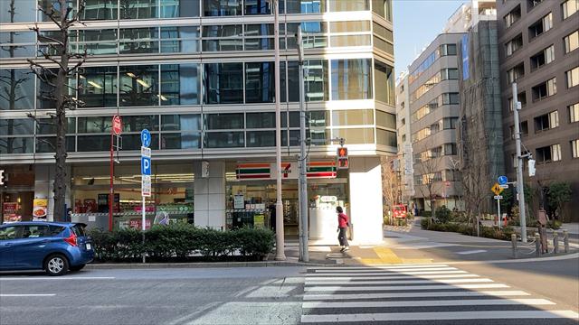 コンビニ　セブン－イレブン日本橋堀留町２丁目店（コンビニ）まで193m