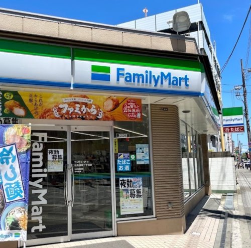 コンビニ　ファミリーマート 鶴見横堤三丁目店（コンビニ）まで136m
