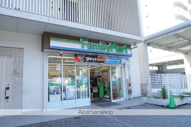 コンビニ　ファミリーマート（コンビニ）まで500m