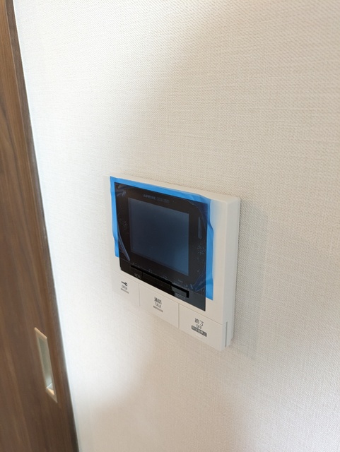 セキュリティ　ＴＶモニタ付ドアホン※別部屋参考写真です。