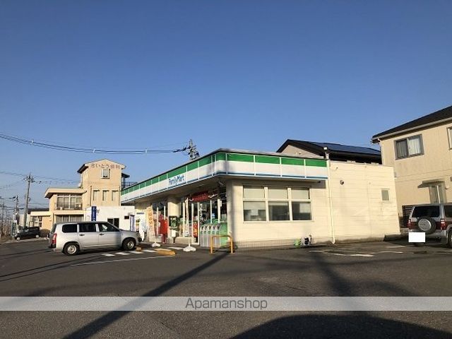 コンビニ　ファミリーマート（コンビニ）まで750m