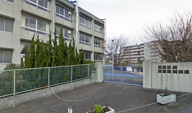 中学校　第十七中学校（中学校）まで562m