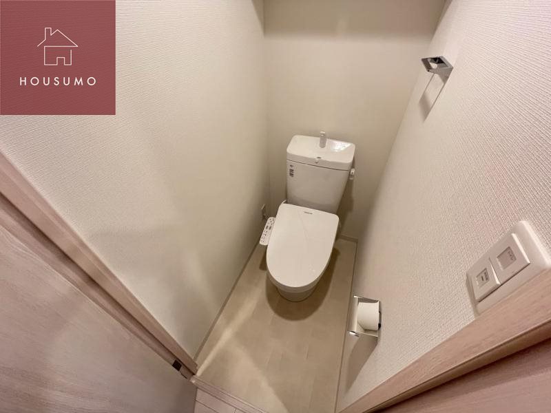トイレ　ゆったりとした空間のトイレです 同施工会社・同型モデルの室内