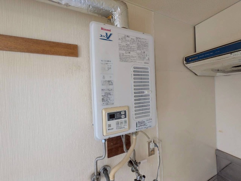 その他設備　給湯器は簡単操作で温度調整ができますよ。