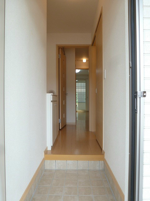 玄関　※写真は他のお部屋です。