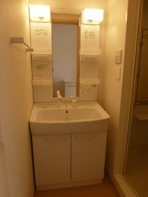 洗面設備　※写真は他のお部屋です。