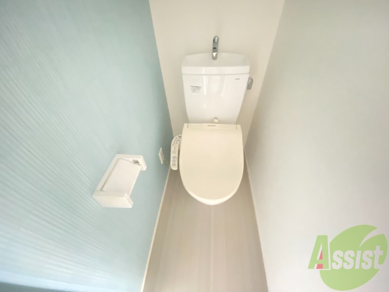 トイレ　こちらはトイレになります。ウォシュレットも付いています。