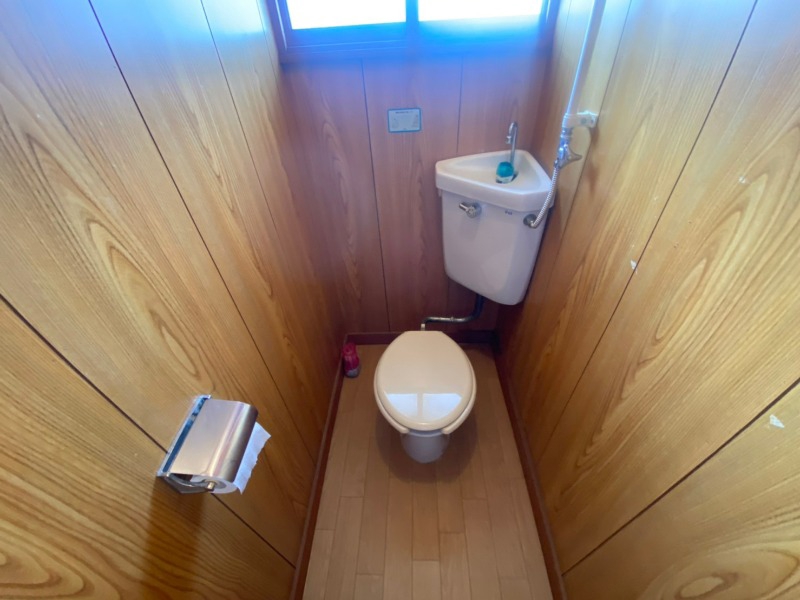 トイレ　こちらはトイレです。清潔感があり、安心して使用できます。