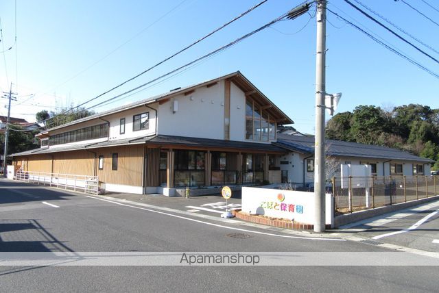 小学校　こばと保育園（小学校）まで400m