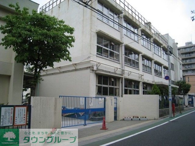 小学校　世田谷区立上北沢小学校（小学校）まで720m