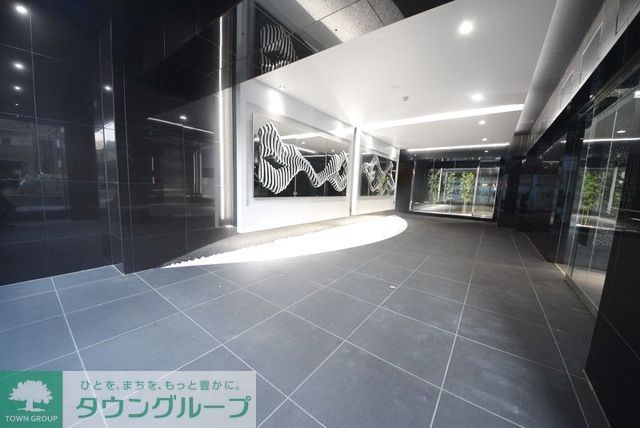 エントランス　★広々としたオシャレなエントランスです★