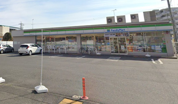 コンビニ　ファミリーマート 南陽通六丁目店（コンビニ）まで182m