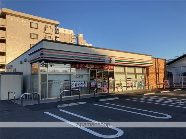 コンビニ　セブンイレブン（コンビニ）まで766m
