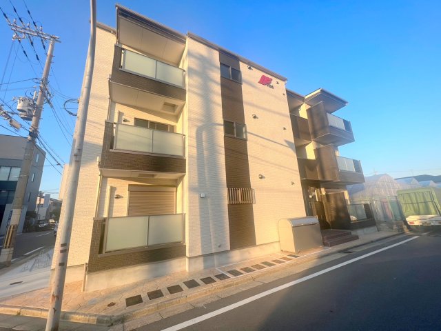 建物外観　オシャレな外観。この周辺では飛びぬけて目立っています。