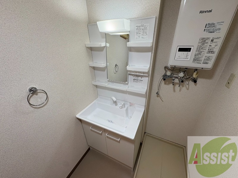 洗面設備　大きくて使いやすそうな独立洗面台になっています。