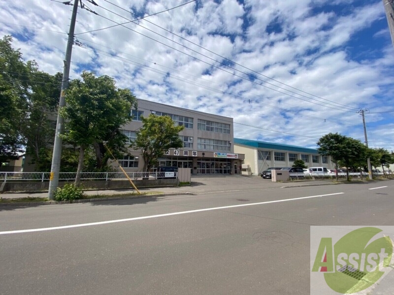 小学校　札幌市立篠路西小学校（小学校）まで743m