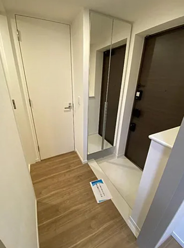 玄関　※別部屋の参考写真です。