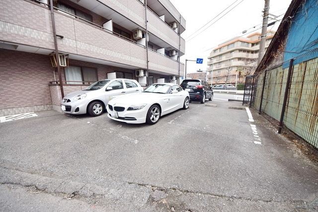 駐車場　★敷地内駐車場完備★