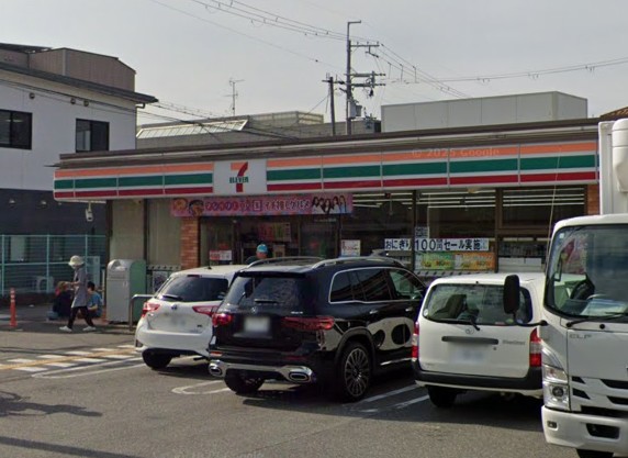 コンビニ　セブン－イレブン　西宮小松町２丁目店（コンビニ）まで97m