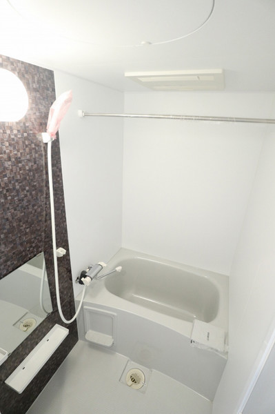 バス・シャワールーム　※別部屋のお写真です