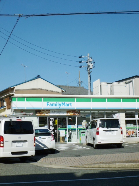 コンビニ　ファミリーマート千種一丁目店（コンビニ）まで672m