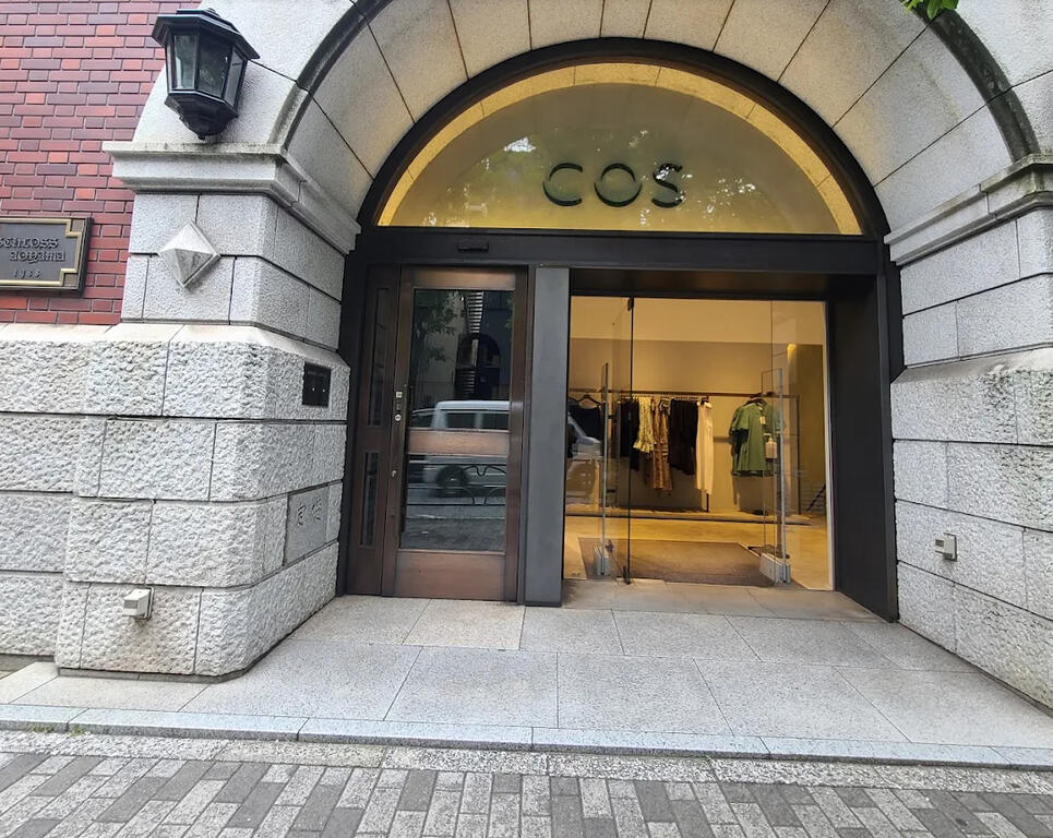 ショッピングセンター　COS青山店（ショッピングセンター）まで692m