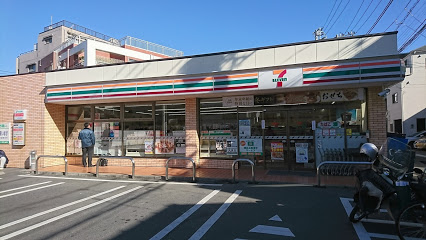 コンビニ　セブンイレブン 板橋弥生町店（コンビニ）まで323m