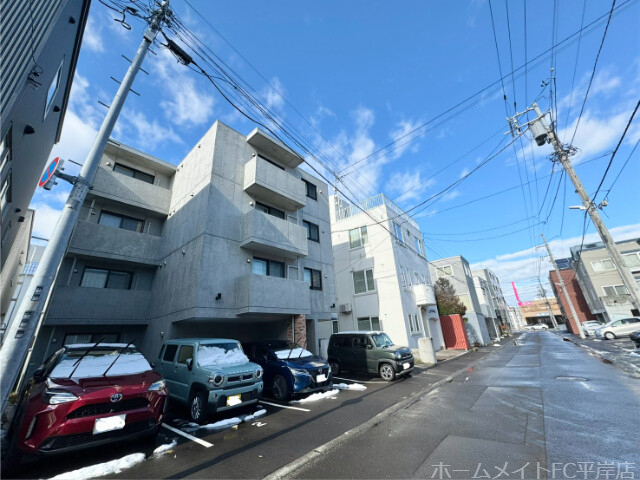 建物外観　イオンが見える立地です♪