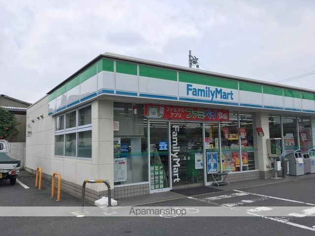 コンビニ　ファミリーマート（コンビニ）まで450m
