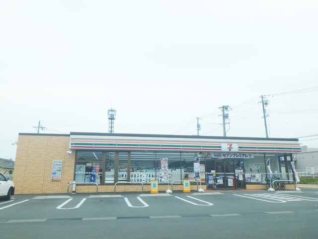 コンビニ　セブンイレブン松阪田村町北店（コンビニ）まで925m
