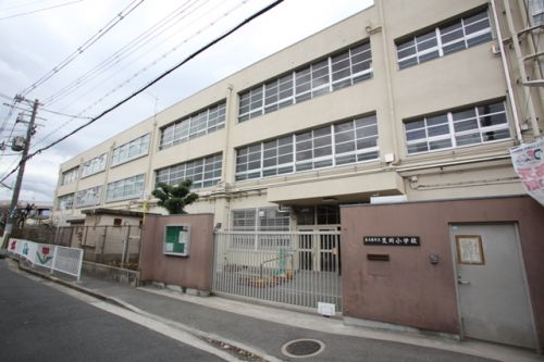 小学校　荒川（小学校）まで454m