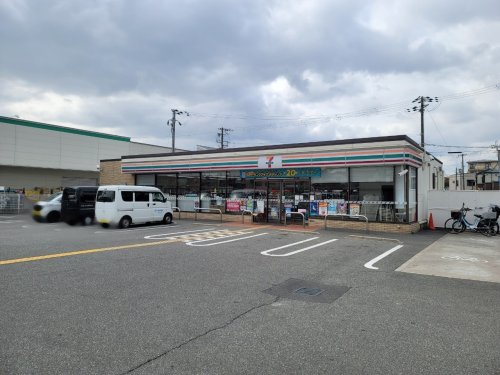コンビニ　セブンイレブン 尼崎南塚口町7丁目店（コンビニ）まで332m