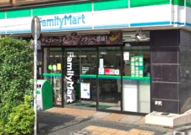 コンビニ　ファミリーマート 新代田駅前店（コンビニ）まで403m