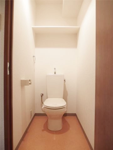 トイレ　落ち着いた色調のトイレです♪
