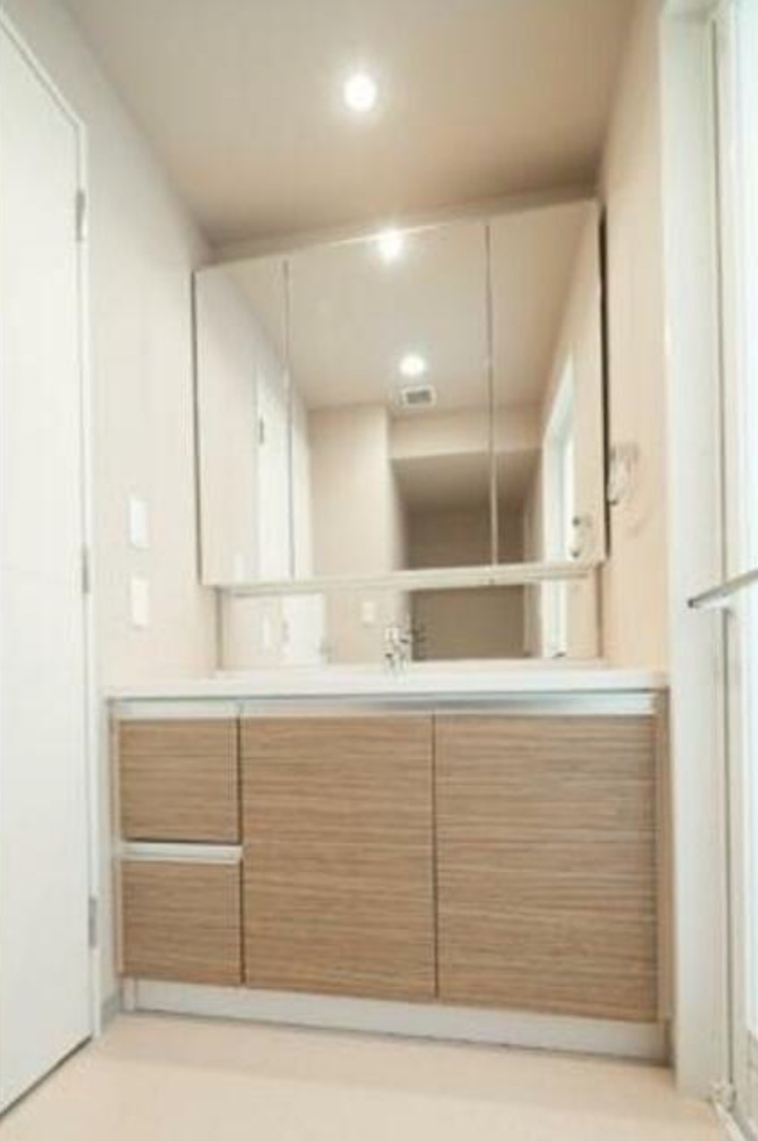 洗面設備　同マンション別部屋参照。