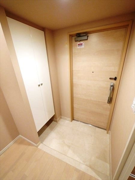 玄関　同マンション別部屋参照。