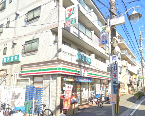 コンビニ　セブンイレブン豊中服部豊町1丁目店（コンビニ）まで743m