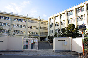 高校・高専　大阪商業大学高校（高校・高専）まで988m