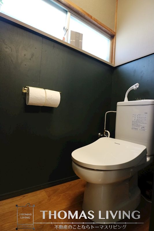 トイレ　ウォッシュレット付で冬でも便座が暖かいのは嬉しいですね。