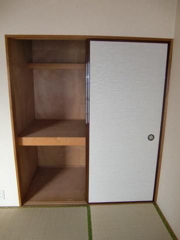 収納　奥行きしっかりの押入れ収納。