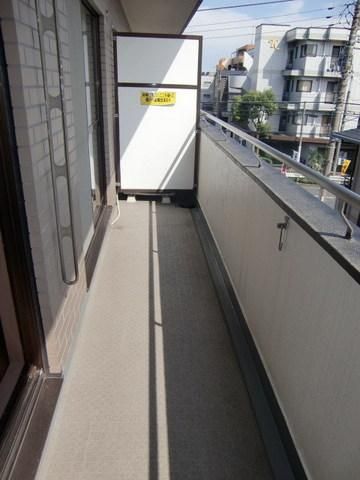 バルコニー　日当りの良いバルコニー。