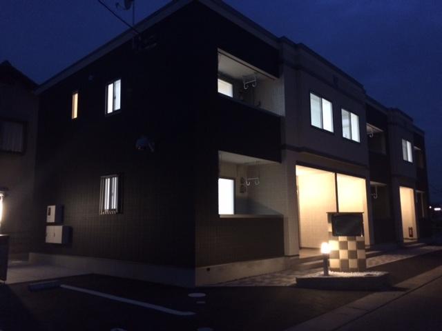 建物外観　外観写真（夜）