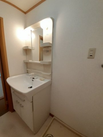 洗面設備　使いやすい洗面所です