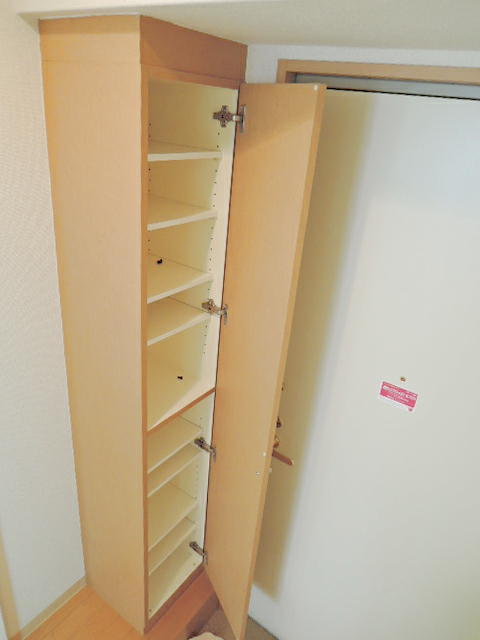 玄関　下駄箱あり