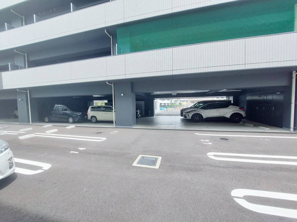 駐車場　駐車場