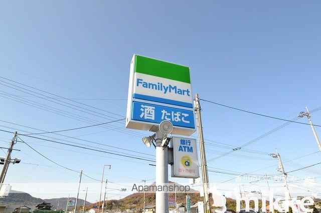 コンビニ　ファミリーマート（コンビニ）まで684m