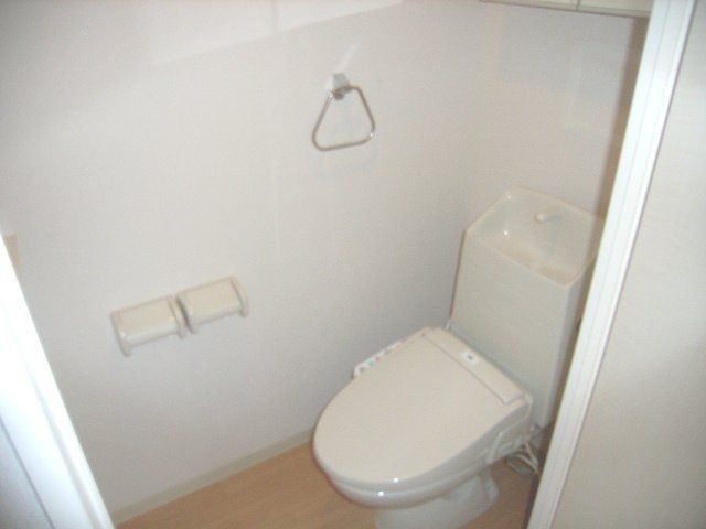 ＪＲ外房線 本千葉駅 徒歩7分 5階建 築14年のトイレ写真