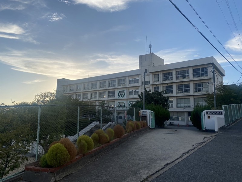 小学校　姫路市立高岡西小学校（小学校）まで928m